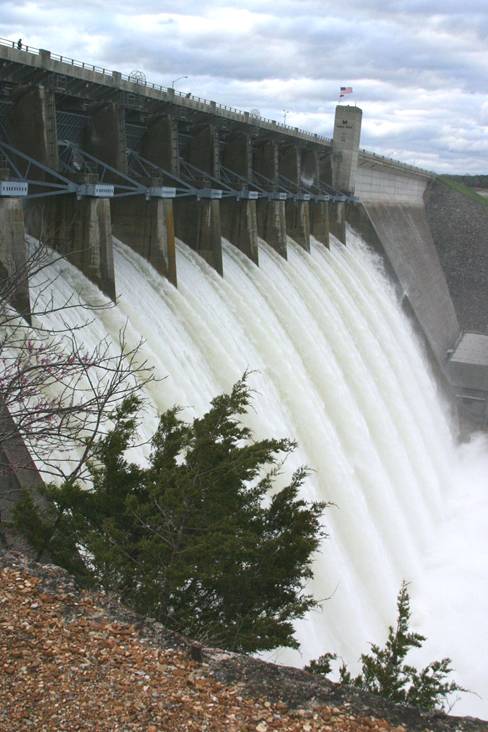 10 gates open at Table Rock Dam