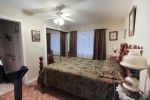 Guest bedroom.