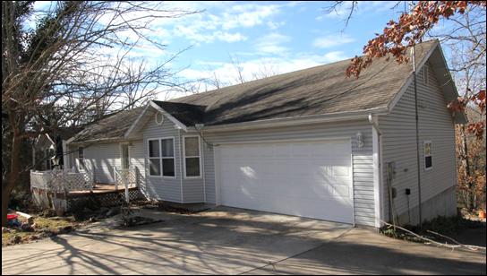 Spacious Home with two complete living quarters.
Forsyth Schools / 15 min from Branson