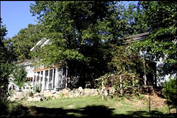 Two level home with complete living quarters on both levels.
Forsyth, MO