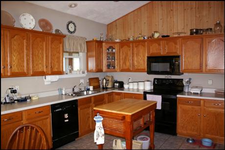 Family style kitchen
Vaulted ceilings
12 minutes from Branson