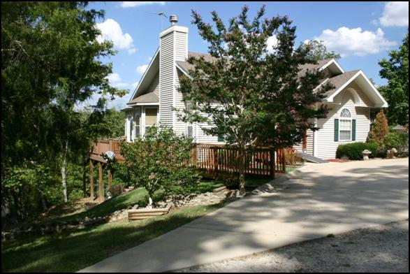 4 Bedroom / 3 Bath Home with Unattached Garage
Approximately 1 Acre
Located 12 minutes from Branson, MO
Winter Table Rock Lake View
Branson, Mo Homes