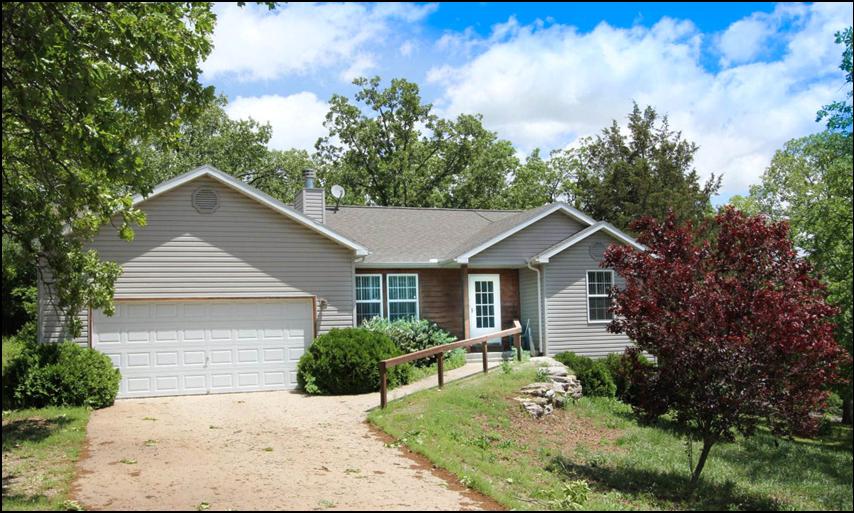 Kimberling City Home near Table Rock Lake
500' walk to Public Access of Corp of Engineers
Swim, Fish, Picinic on Table Rock Lake.