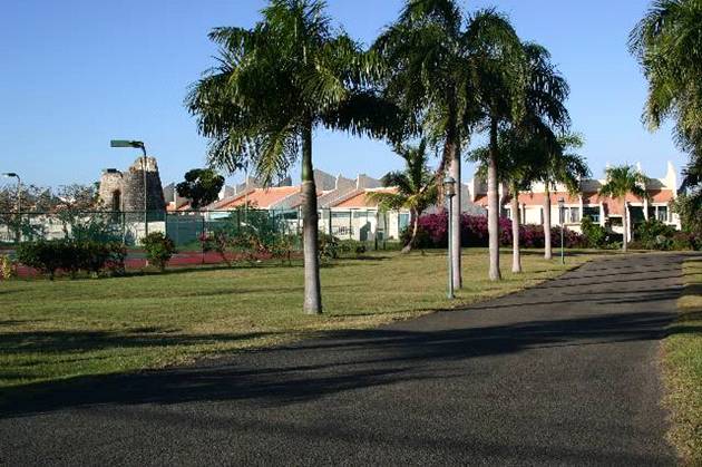 Entry drive to Sugar Beach Condos